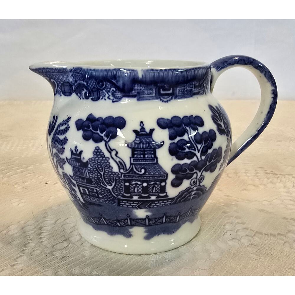 Vintage 14 oz Blue Willow Creamer by Allertons (Made in England)